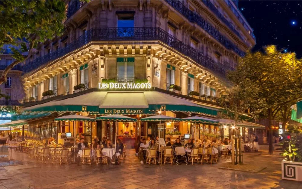 Escapada romántica a París: qué ver y hacer en 3 días 8 cafeteria romantica en paris